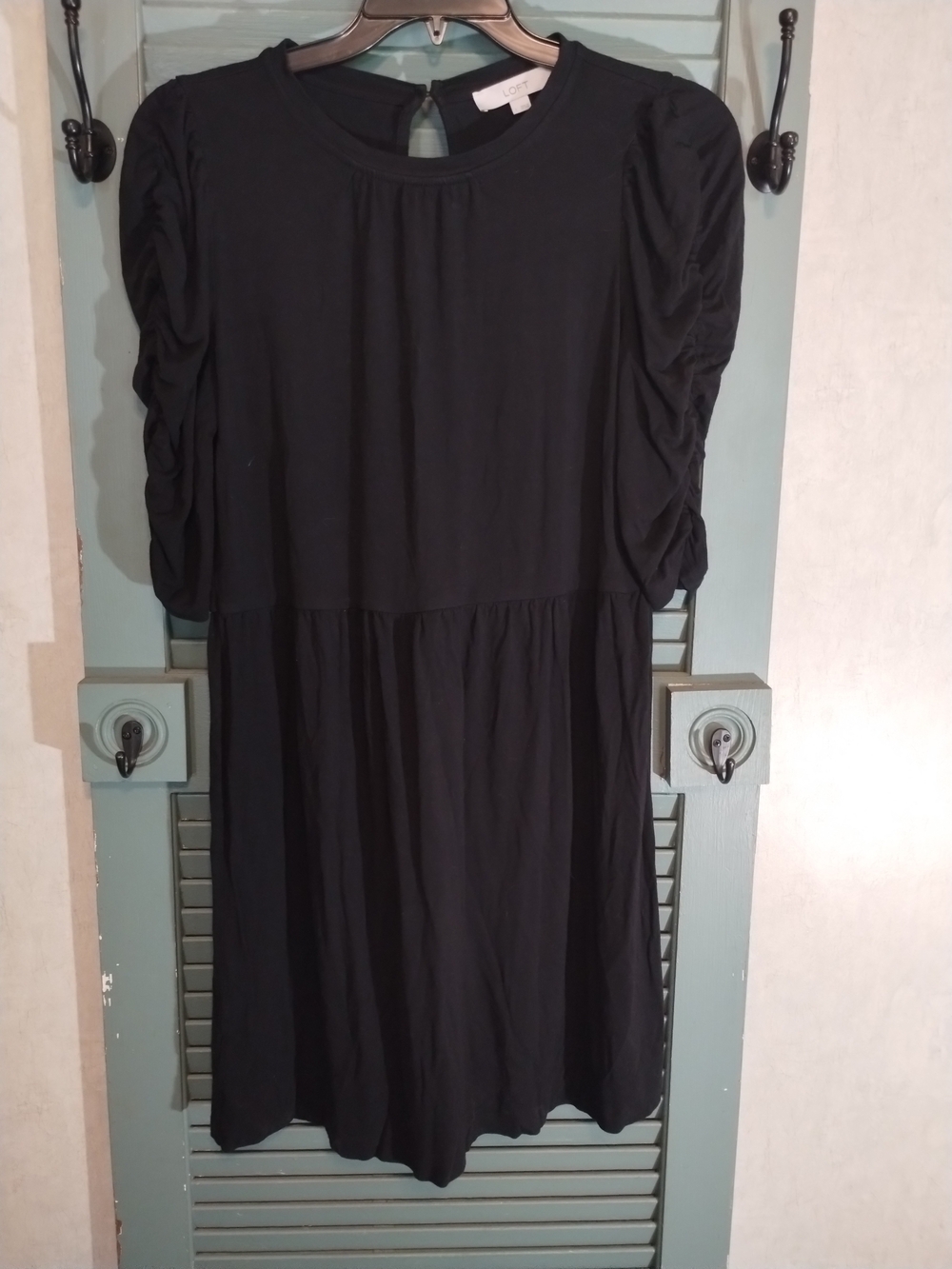 LOFT Black LargeRuched-Sleeve Midi Dress